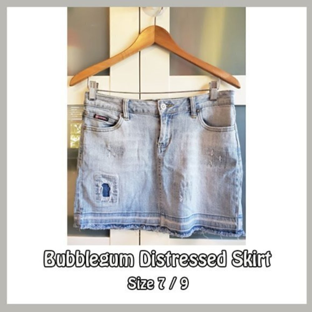 💥 Bubblegum Distressed Mini Jean Skirt – Size 7/9 💥 - Picture 3 of 6
